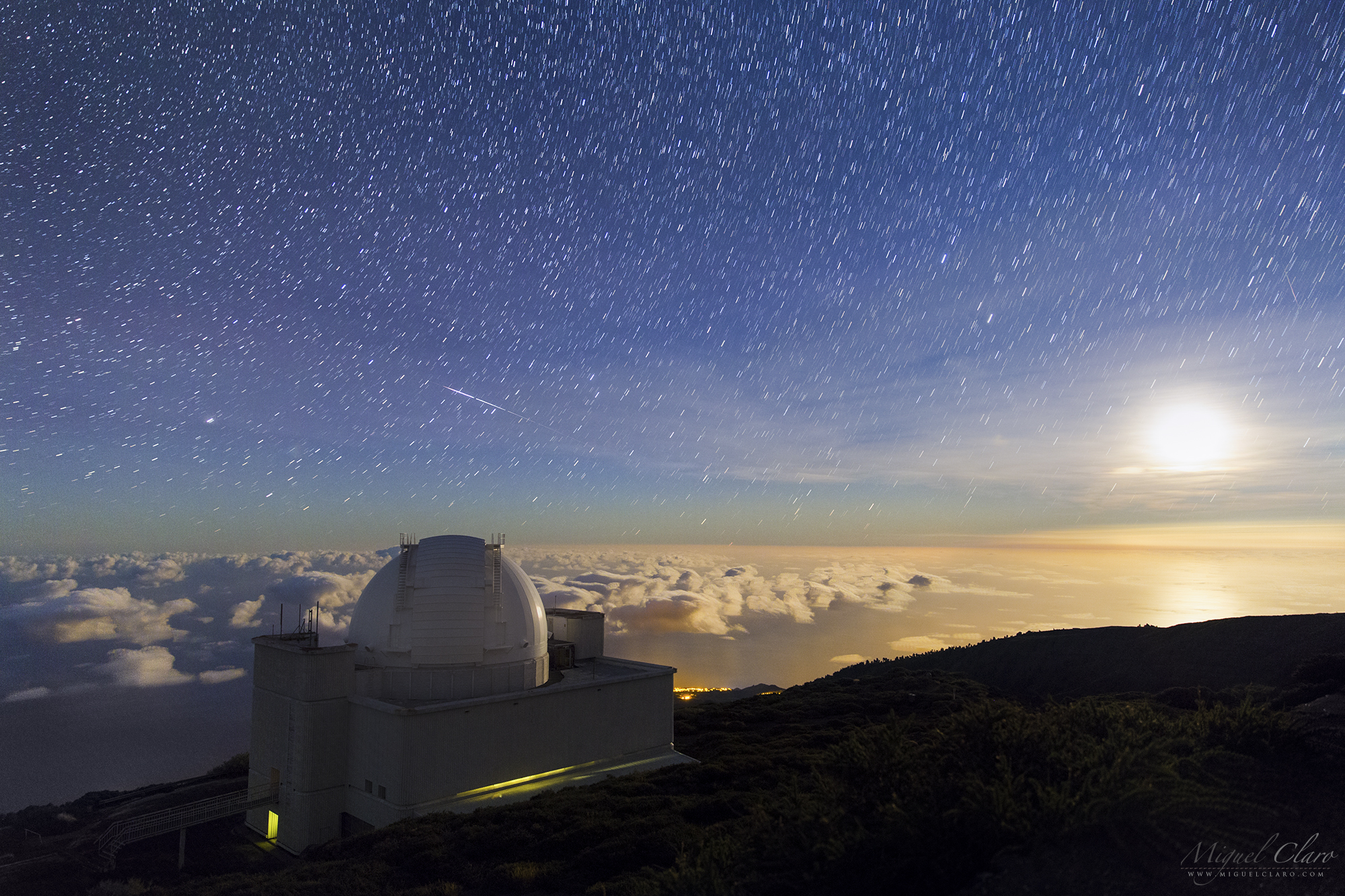 An Iridium flare shines above the white Pavilion of the Isaac Newton Stargazer’s tool in this photo by astrophotographer Miguel Claro.